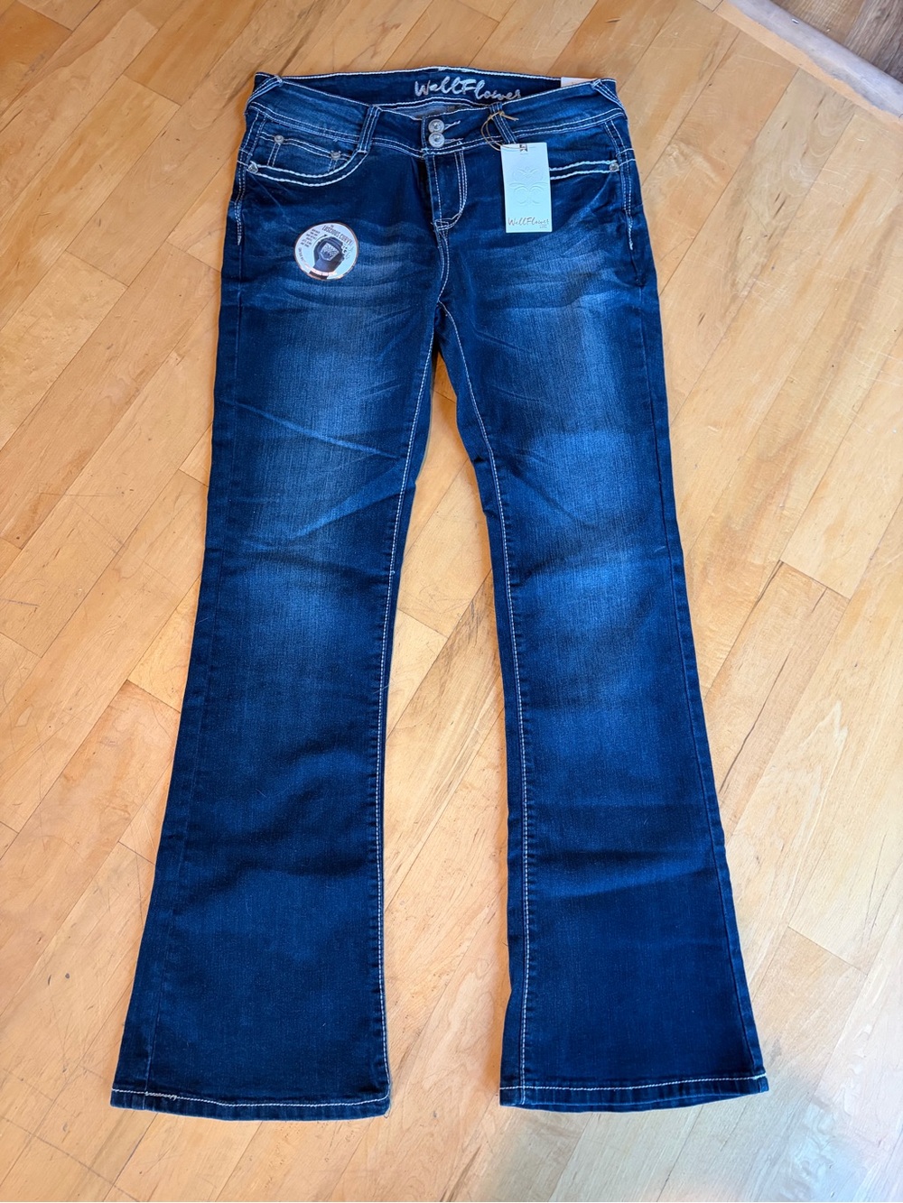 WALLFLOWER Womens NWT Embellished Lusicious Curvy Jeans Size 9 Dark Wash Flare